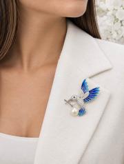 7139 - Prendedor colibri perla, alas azules